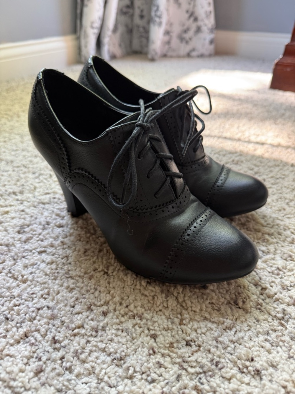 Classic Black Lace-Up Women's Heeled Oxfords